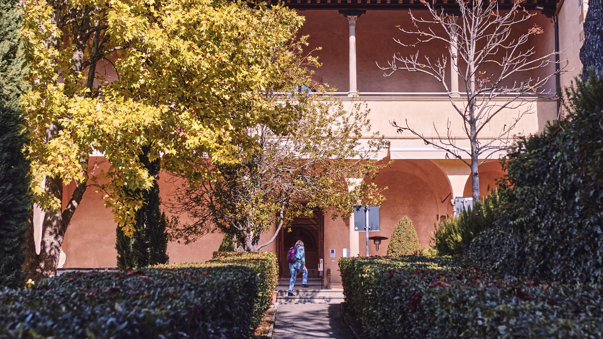 Badia-lower-loggia-entry-view