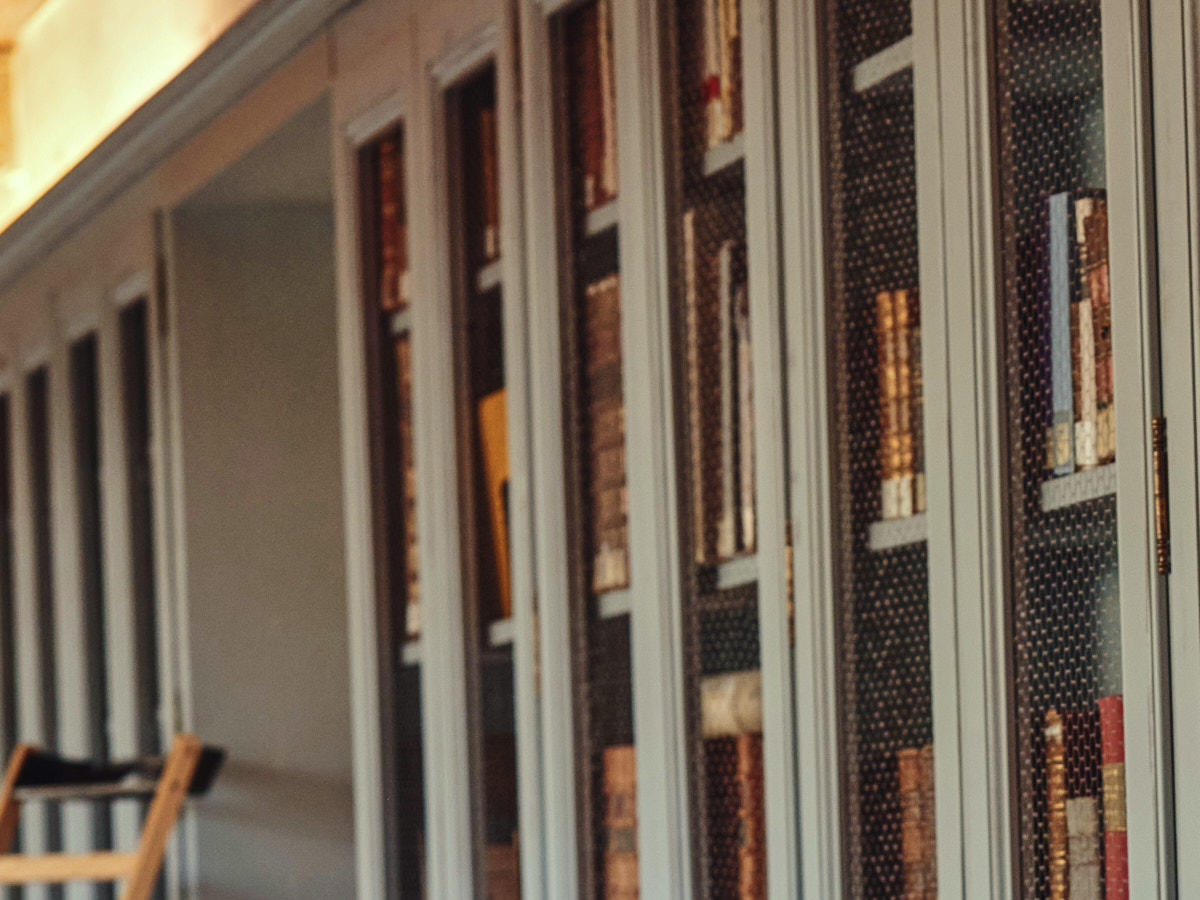 Badia upper loggia library