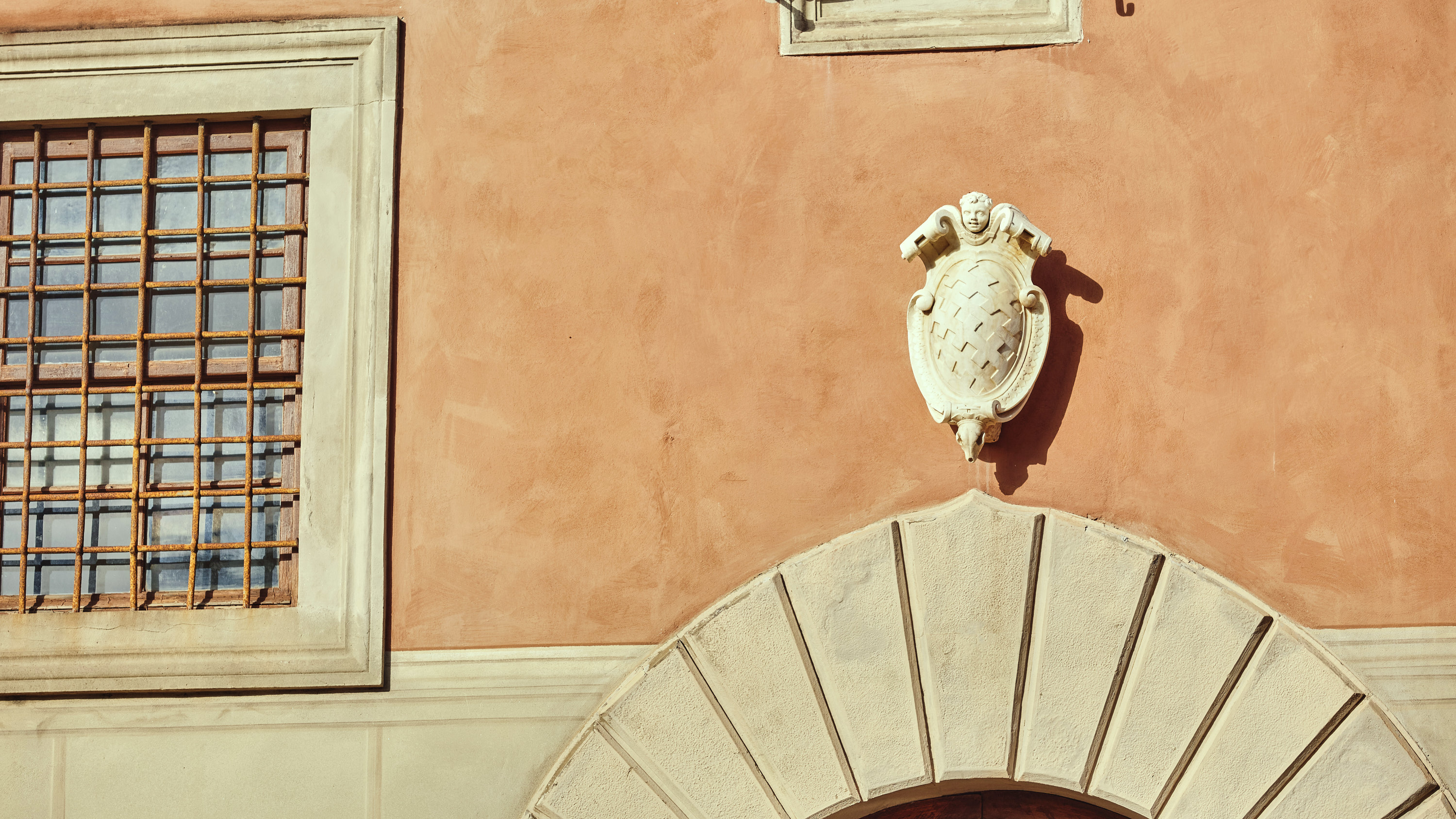 Villa Salviati entrance closeup tstone symbol