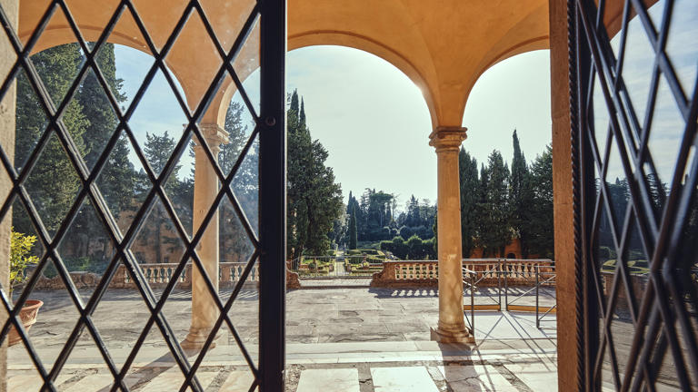 Picture of Villa Schifanoia entering garden from villa view